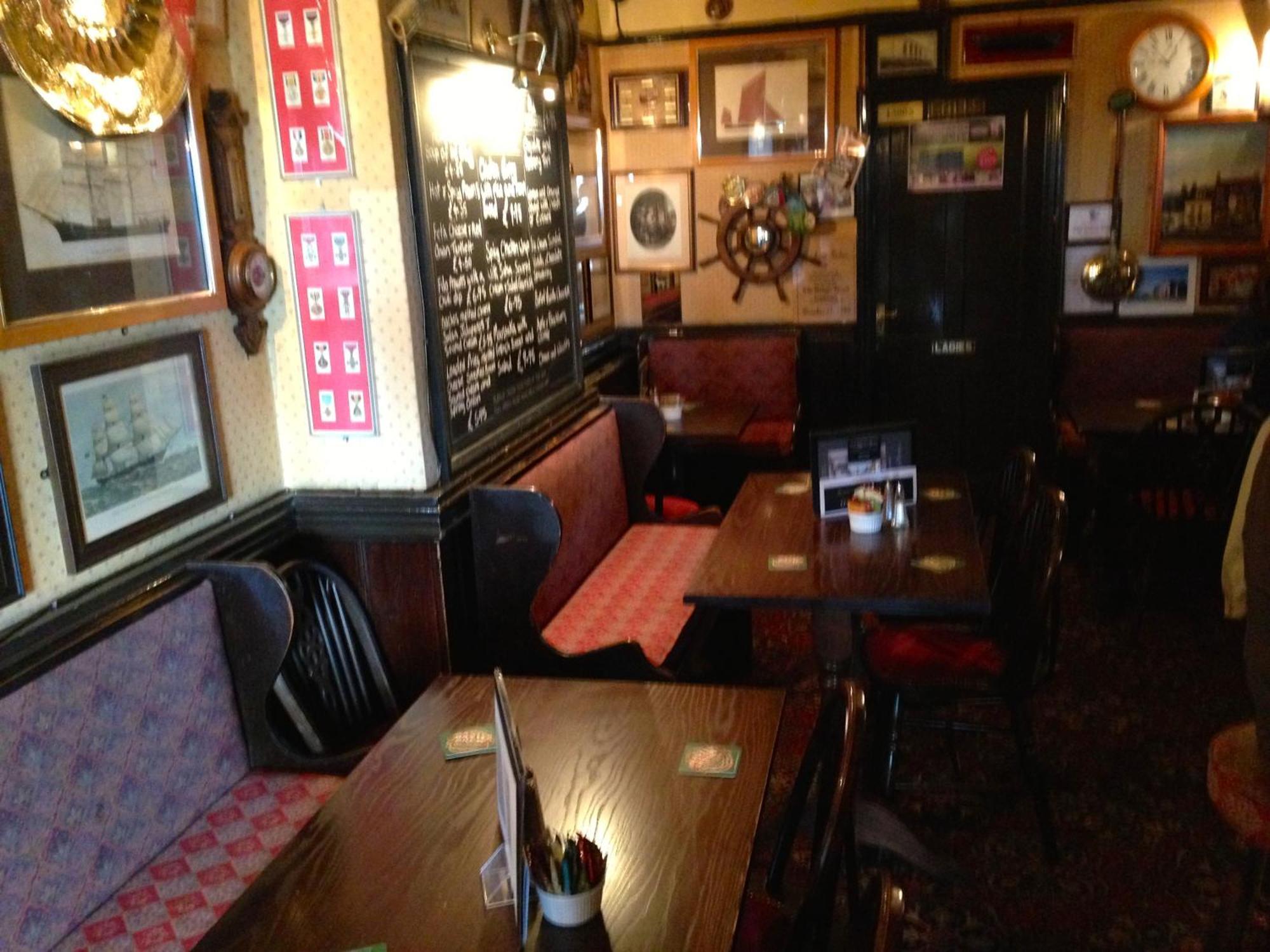 The Kings Head Panzió Deal Kültér fotó
