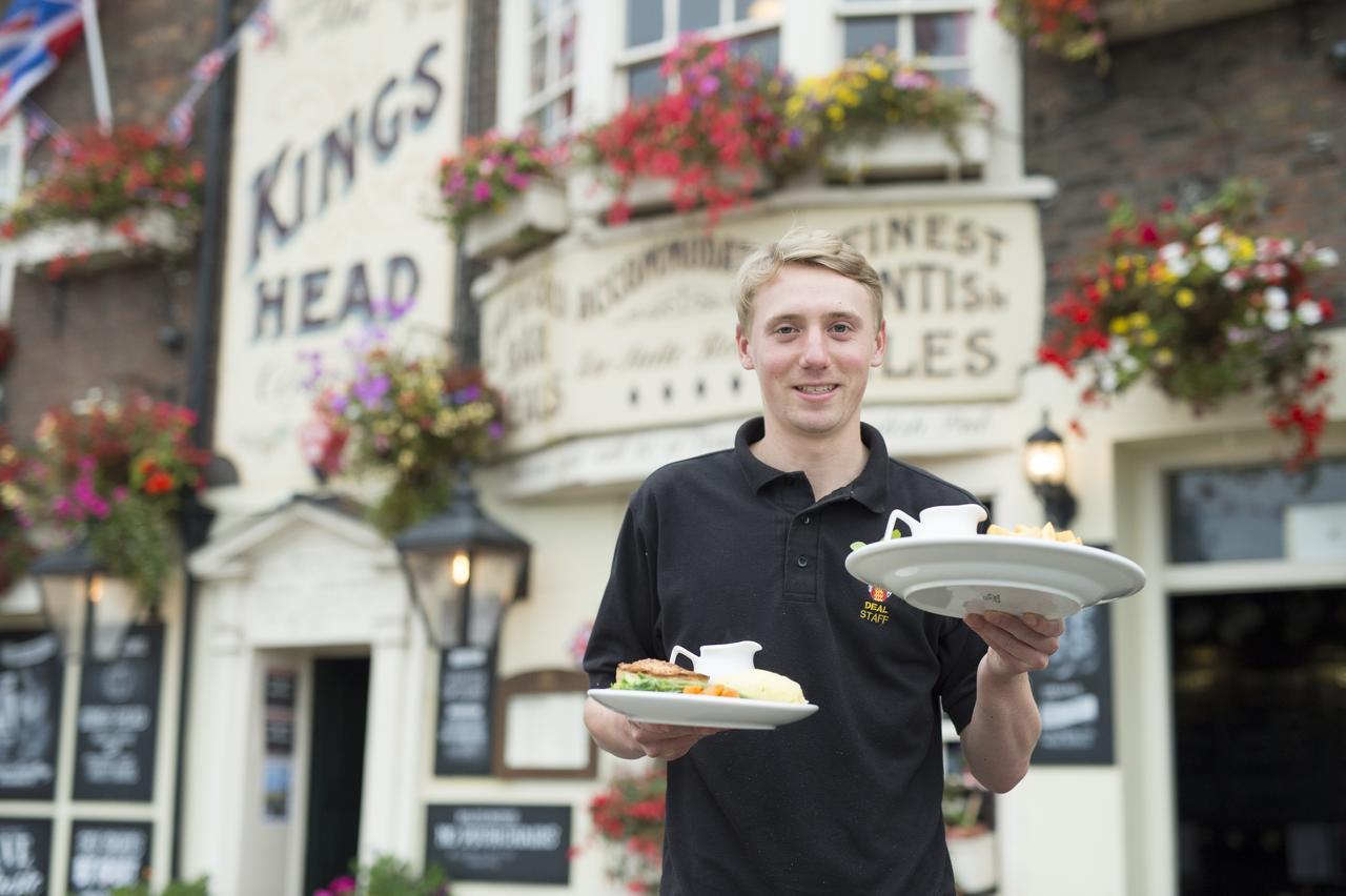 The Kings Head Panzió Deal Kültér fotó